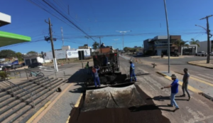 Peixoto de Azevedo intensifica recuperação das vias urbanas com mais de 22 km de micropavimentação asfáltica