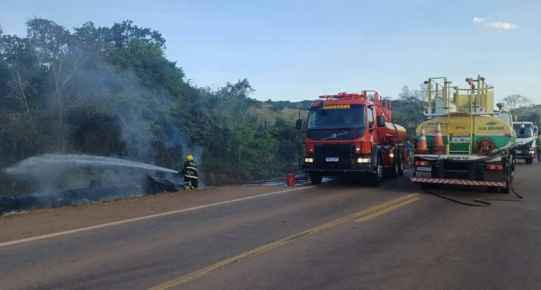 Carreta carregada com diesel tomba e pega fogo em Guarantã do Norte captura de tela 2026 08 03 135004